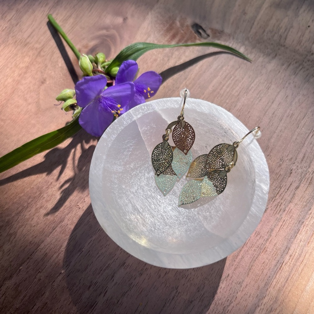 Leaf dangle earrings